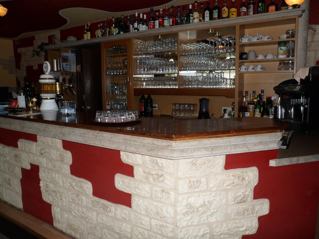Hotel Taverne Inos 2*